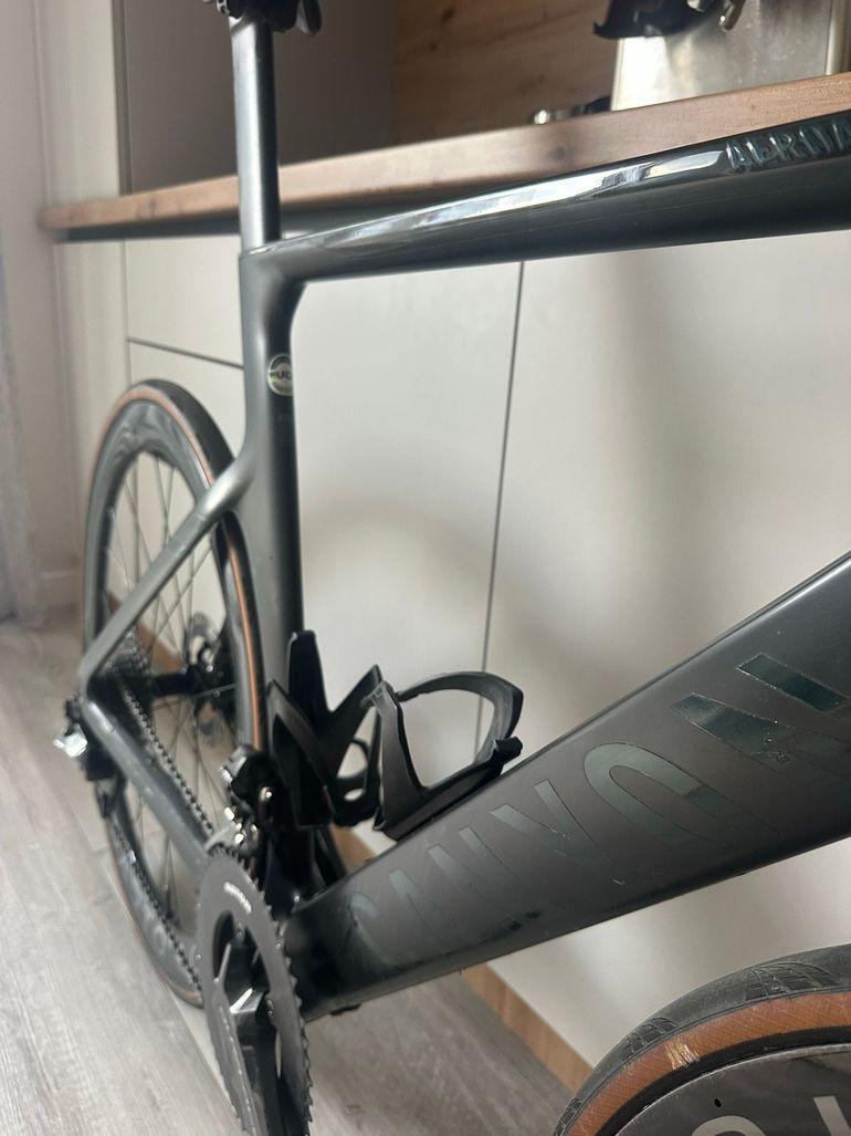 Käytetty Canyon Aeroad CFR Di2 2023 Frameset 2023 Road & Gravel — kuva 2 / 3