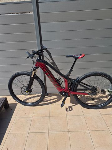 Brugt Trek Powerfly FS 4 500 2022 2022 Mountainbike — billede 1 af 3