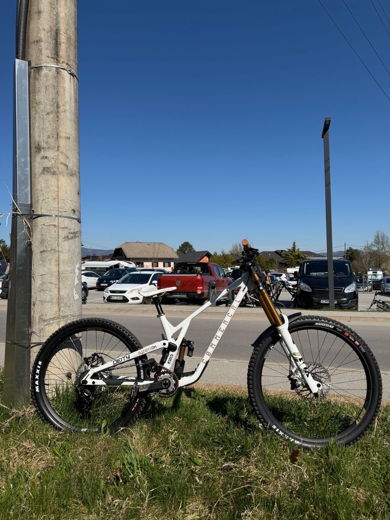 Commencal SUPREME DH V5 SIGNATURE LTD 2023