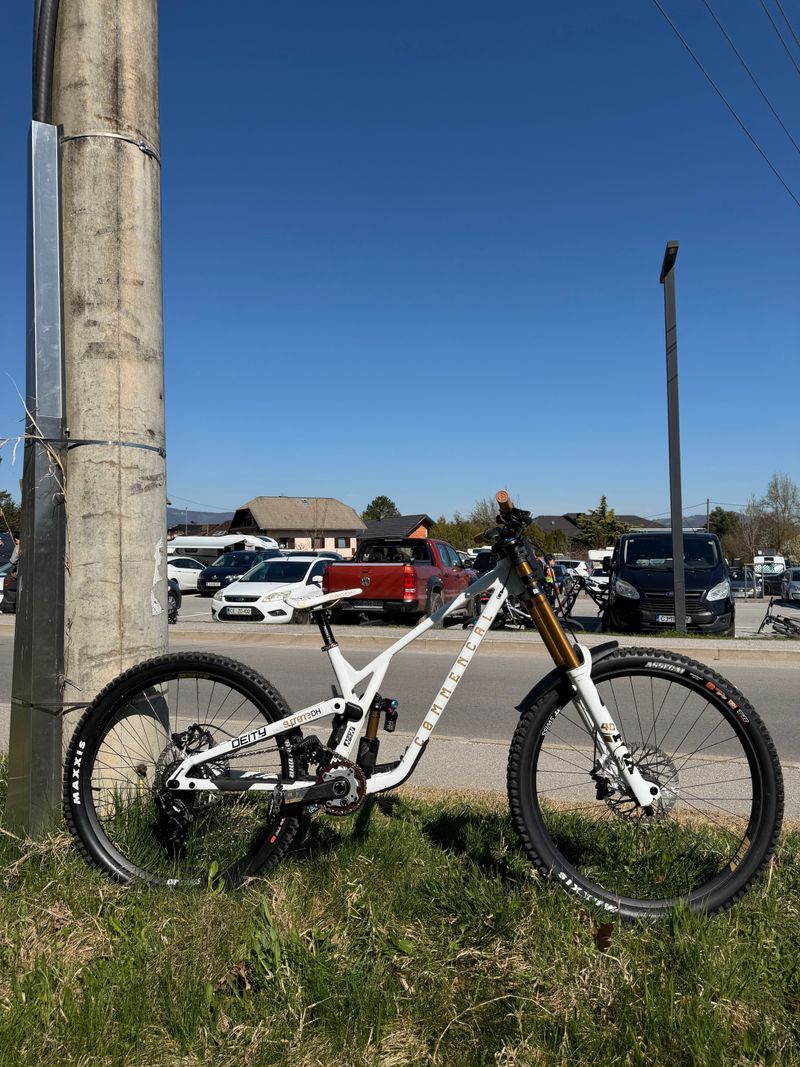 Used Commencal SUPREME DH V5 SIGNATURE LTD 2025 2025 MTB
