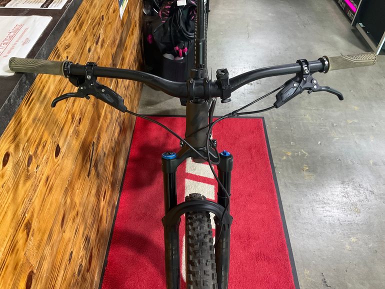 Used Specialized Stumpjumper Expert 2022 2022 Mountainbike, Black — image 5 of 11