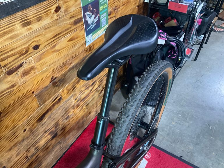 Used Specialized Stumpjumper Expert 2022 2022 Mountainbike, Black — image 6 of 11