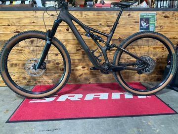 Used Specialized Stumpjumper Expert 2022 2022 Mountainbike, Black — image 1 of 11