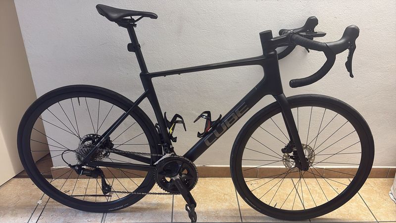 Used CUBE ATTAIN C:62, RACE 2025 2025 Road & Gravel