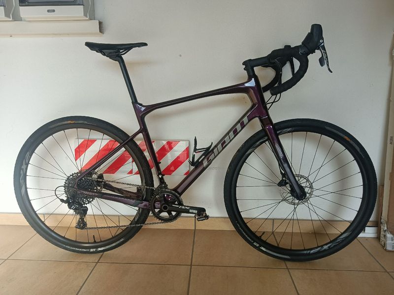 Použité Giant Revolt Advanced 1 2020 2020 Road & Gravel