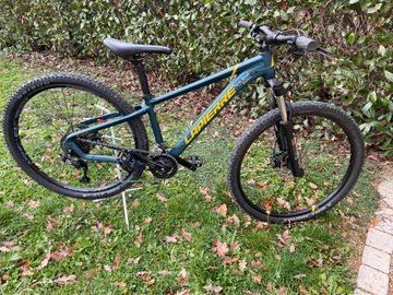 Used Lapierre Edge 5.7 2023 2023 Mountainbike, Blue, 27.5 — image 1 of 9