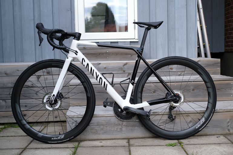 Used Canyon Ultimate CF SL 8 2023 2023 Road & Gravel, Black — image 2 of 9