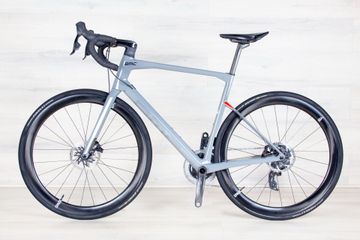 Used BMC Roadmachine SRAM Rival eTap AXS 2022 Road & Gravel, Light Gray — image 2 of 15