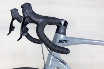 Used BMC Roadmachine SRAM Rival eTap AXS 2022 Road & Gravel, Light Gray — image 11 of 15