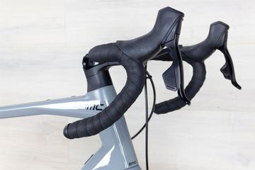 Used BMC Roadmachine SRAM Rival eTap AXS 2022 Road & Gravel, Light Gray — image 13 of 15
