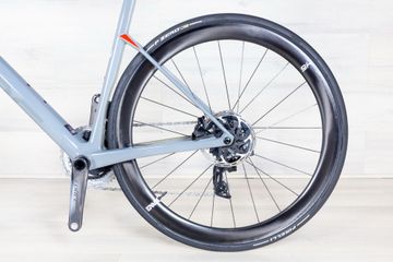 Used BMC Roadmachine SRAM Rival eTap AXS 2022 Road & Gravel, Light Gray — image 4 of 15