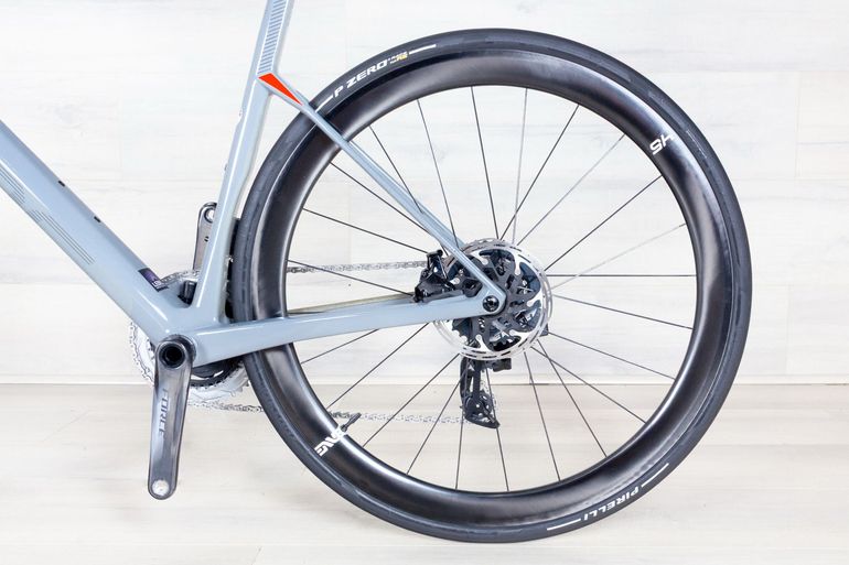 Used BMC Roadmachine SRAM Rival eTap AXS 2022 Road & Gravel, Light Gray — image 4 of 15