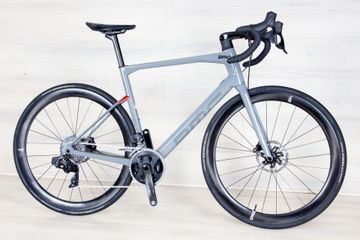 Used BMC Roadmachine SRAM Rival eTap AXS 2022 Road & Gravel, Light Gray — image 7 of 15