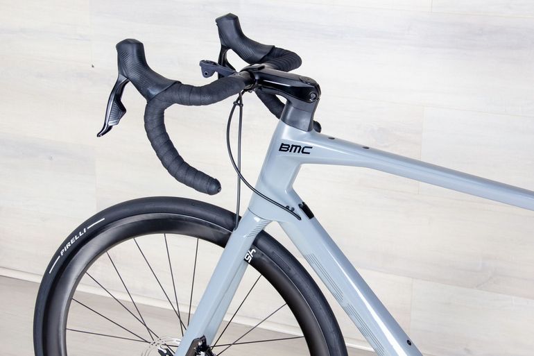 Used BMC Roadmachine SRAM Rival eTap AXS 2022 Road & Gravel, Light Gray — image 9 of 15
