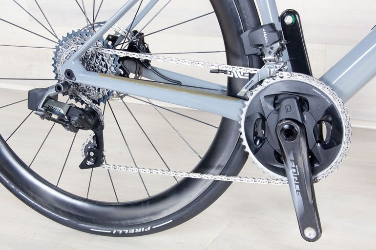 Used BMC Roadmachine SRAM Rival eTap AXS 2022 Road & Gravel, Light Gray — image 8 of 15
