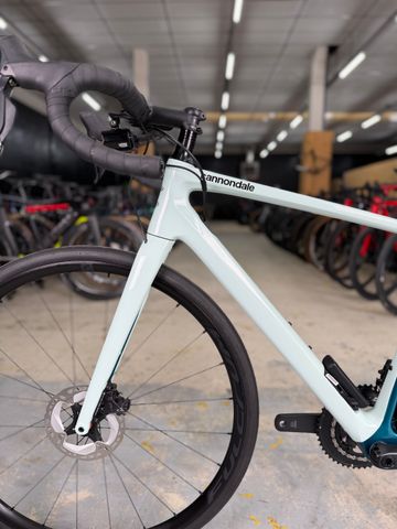 Cannondale Synapse Carbon 2 RLE 2023 2023 Road & Gravel usato, Grigio chiaro — immagine 21 di 24
