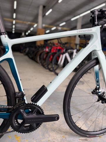 Cannondale Synapse Carbon 2 RLE 2023 2023 Road & Gravel usato, Grigio chiaro — immagine 13 di 24