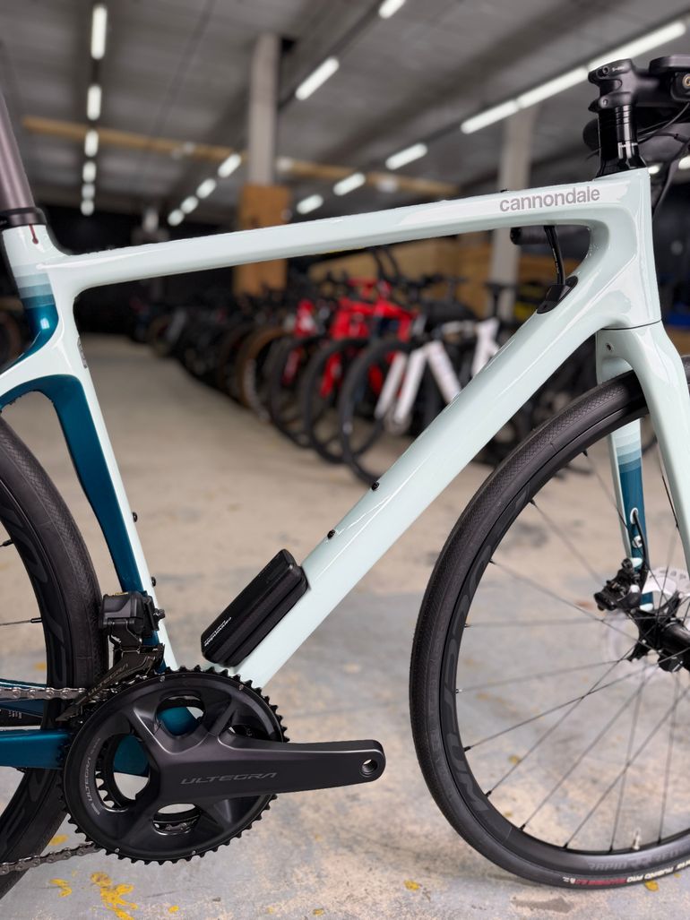 Cannondale Synapse Carbon 2 RLE 2023 2023 Road & Gravel usato, Grigio chiaro — immagine 13 di 24
