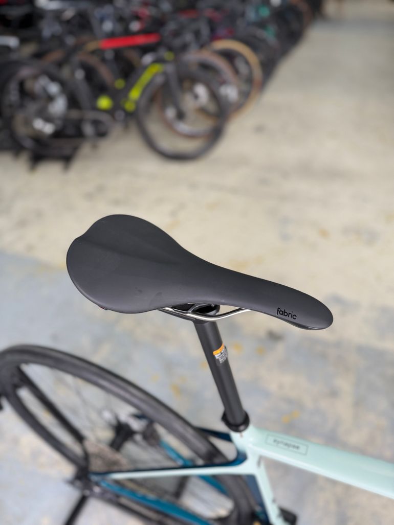 Cannondale Synapse Carbon 2 RLE 2023 2023 Road & Gravel usato, Grigio chiaro — immagine 17 di 24