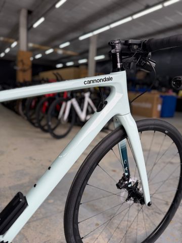 Cannondale Synapse Carbon 2 RLE 2023 2023 Road & Gravel usato, Grigio chiaro — immagine 8 di 24