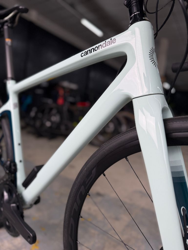 Cannondale Synapse Carbon 2 RLE 2023 2023 Road & Gravel usato, Grigio chiaro — immagine 6 di 24