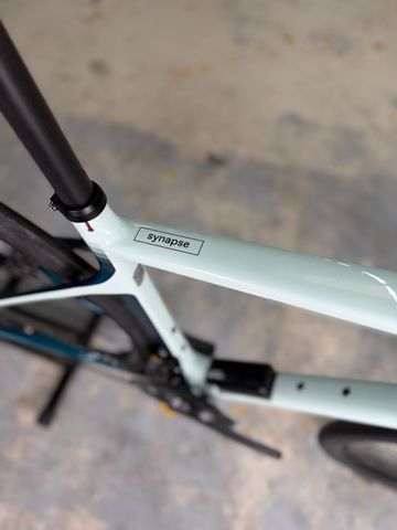 Cannondale Synapse Carbon 2 RLE 2023 2023 Road & Gravel usato, Grigio chiaro — immagine 16 di 24