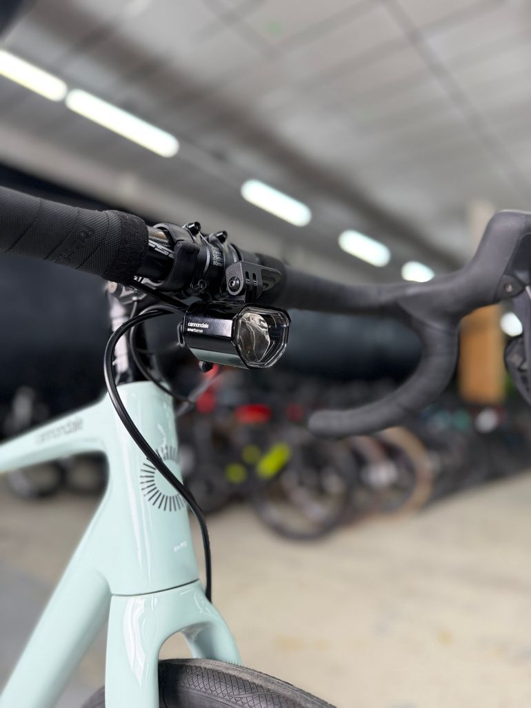 Cannondale Synapse Carbon 2 RLE 2023 2023 Road & Gravel usato, Grigio chiaro — immagine 5 di 24