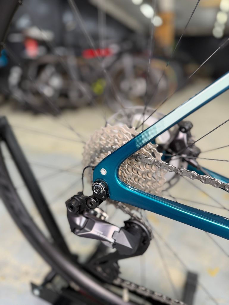 Cannondale Synapse Carbon 2 RLE 2023 2023 Road & Gravel usato, Grigio chiaro — immagine 11 di 24