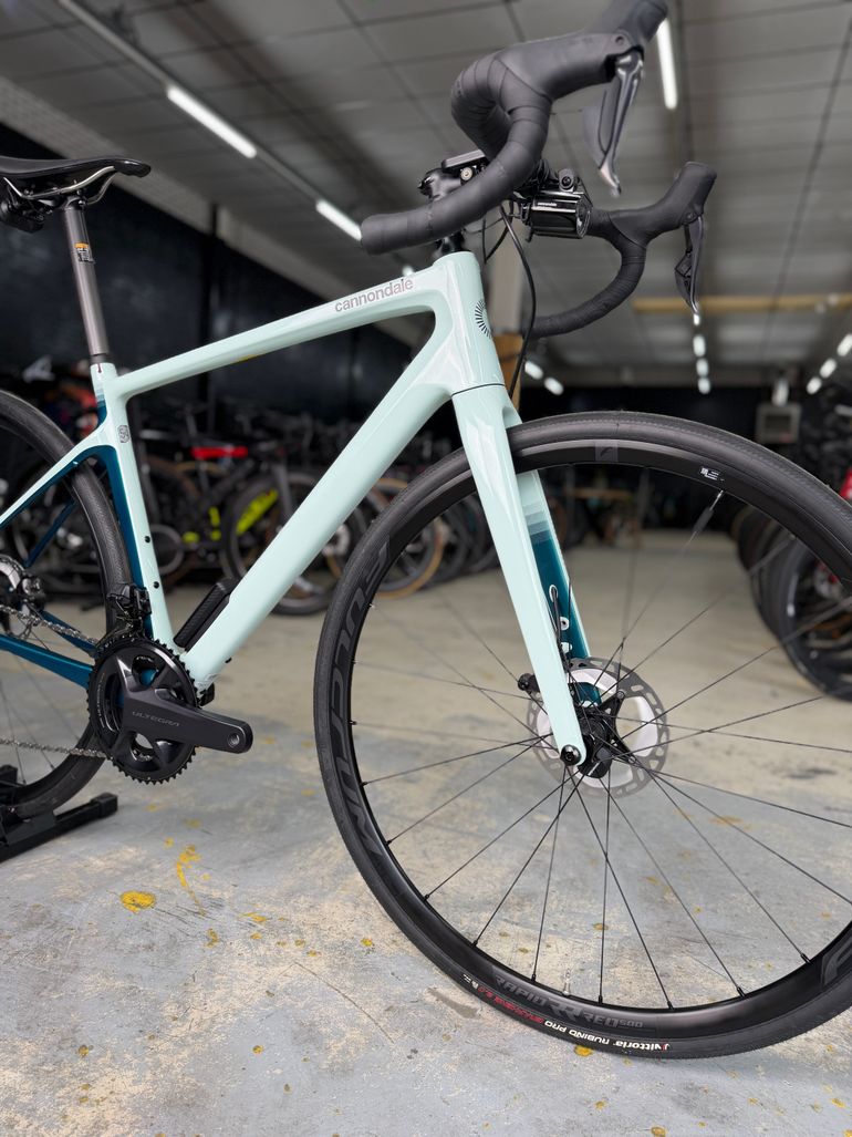 Cannondale Synapse Carbon 2 RLE 2023 2023 Road & Gravel usato, Grigio chiaro — immagine 3 di 24