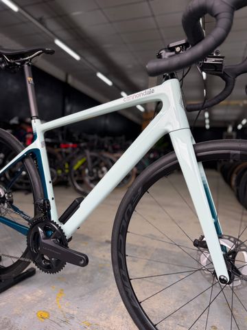 Cannondale Synapse Carbon 2 RLE 2023 2023 Road & Gravel usato, Grigio chiaro — immagine 4 di 24