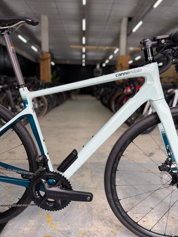 Cannondale Synapse Carbon 2 RLE 2023 2023 Road & Gravel usato, Grigio chiaro — immagine 14 di 24