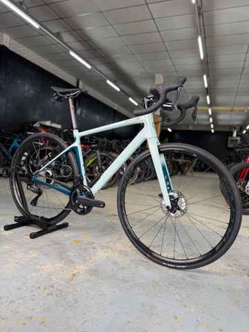 Cannondale Synapse Carbon 2 RLE 2023 2023 Road & Gravel usato, Grigio chiaro — immagine 2 di 24