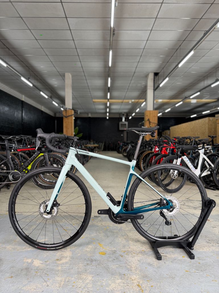 Cannondale Synapse Carbon 2 RLE 2023 2023 Road & Gravel usato, Grigio chiaro — immagine 19 di 24