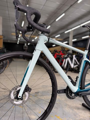Cannondale Synapse Carbon 2 RLE 2023 2023 Road & Gravel usato, Grigio chiaro — immagine 20 di 24