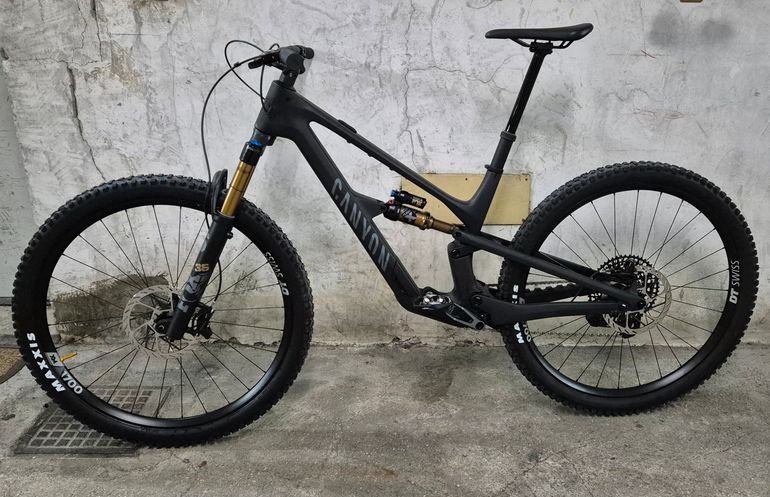 Canyon Spectral CF 9 2025 2025 Mountainbike de segunda mano, Negro — imagen 2 de 14