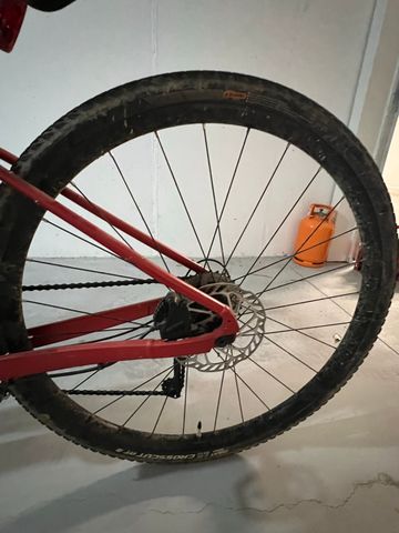 Used Giant Revolt 1 2022 2022 Road & Gravel, Red — image 4 of 13