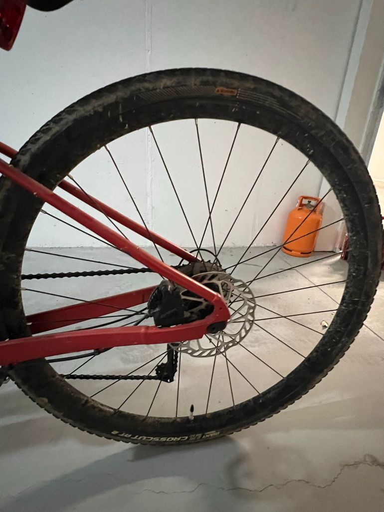 Used Giant Revolt 1 2022 2022 Road & Gravel, Red — image 4 of 13