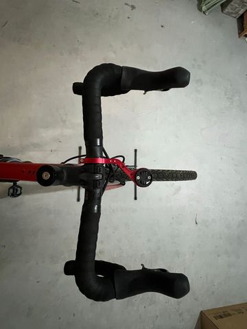 Used Giant Revolt 1 2022 2022 Road & Gravel, Red — image 9 of 13