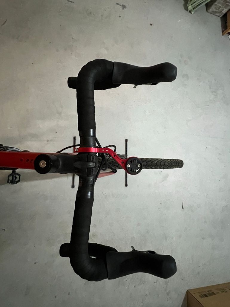 Used Giant Revolt 1 2022 2022 Road & Gravel, Red — image 9 of 13