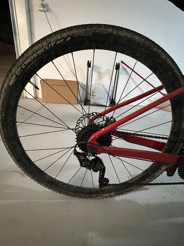 Used Giant Revolt 1 2022 2022 Road & Gravel, Red — image 5 of 13