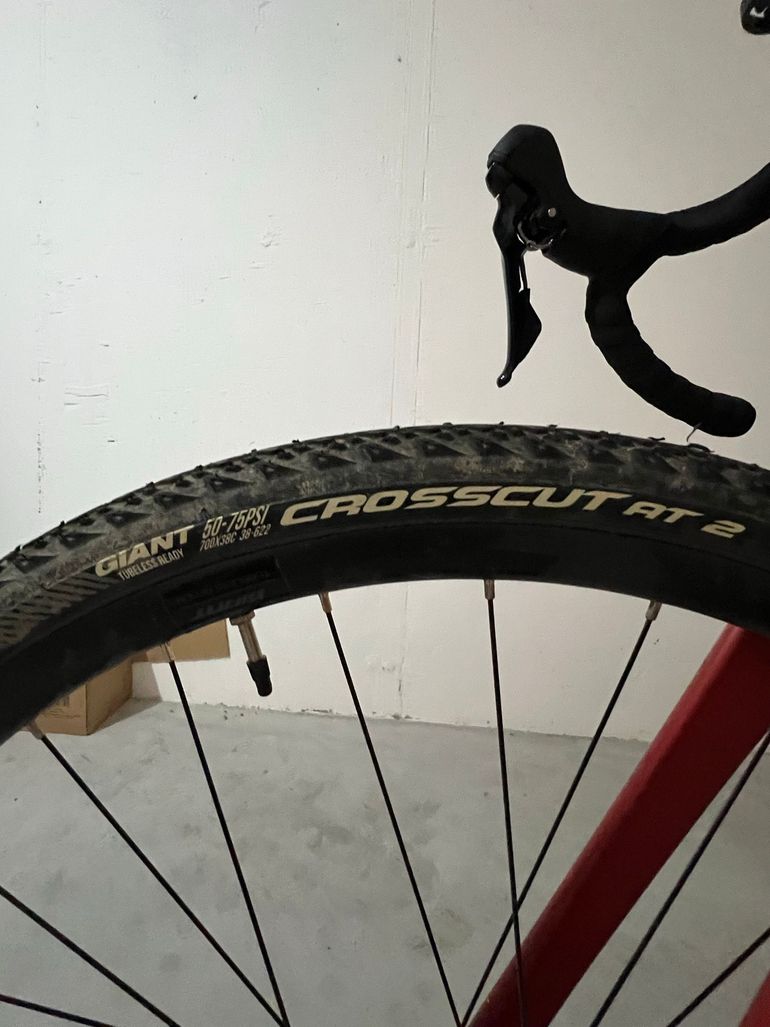 Used Giant Revolt 1 2022 2022 Road & Gravel, Red — image 3 of 13