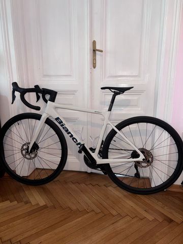 Used Bianchi Sprint Shimano 105 Di2 2025 Road & Gravel, White — image 3 of 8