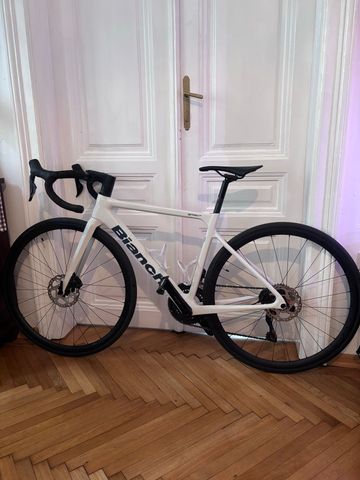 Used Bianchi Sprint Shimano 105 Di2 2025 Road & Gravel, White — image 1 of 8