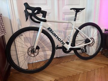 Used Bianchi Sprint Shimano 105 Di2 2025 Road & Gravel, White — image 2 of 8