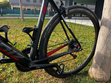 Used Mendiz F6 Shimano 105 2016 Road & Gravel, Red — image 9 of 10