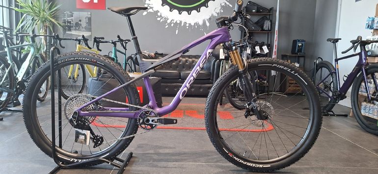 Orbea OIZ M-TEAM AXS 2025