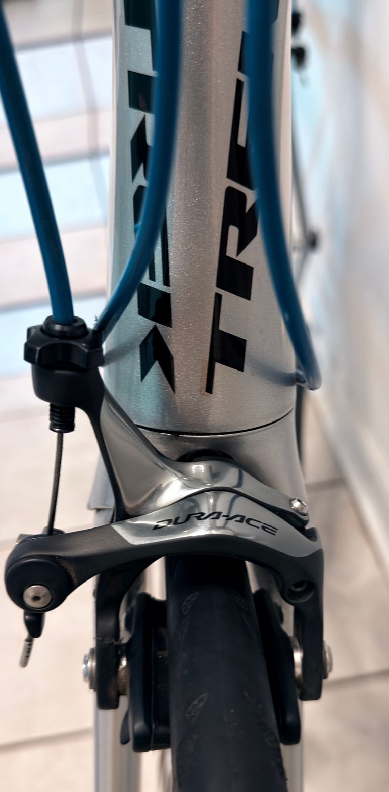 Used Trek Madone 6.5 2009 2009 Road & Gravel, Light Gray — image 12 of 20