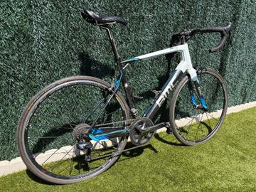 Used BMC Custom Shimano Ultegra Di2 2014 Road & Gravel, White — image 13 of 18