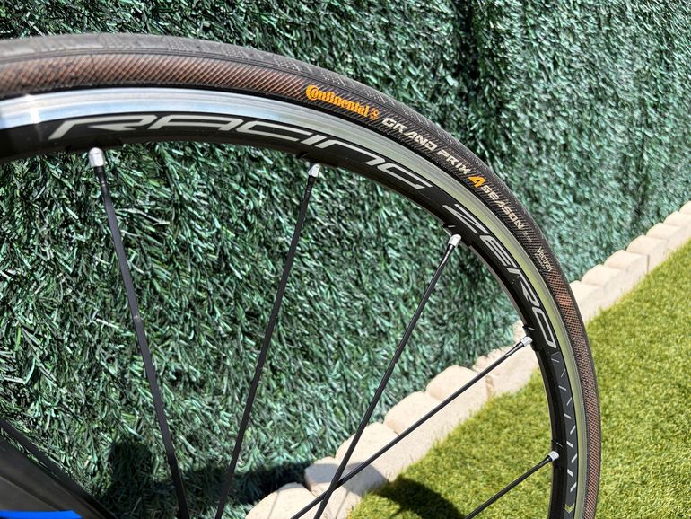 Used BMC Custom Shimano Ultegra Di2 2014 Road & Gravel, White — image 11 of 18