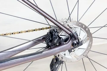 Used Giant Defy Advanced 1 2023 Road & Gravel, Light Gray — image 12 of 15